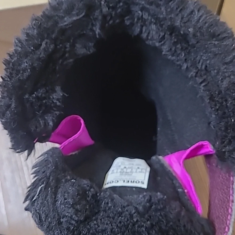 Sorel Kids' Black and Purple Winter Boots used‎ good condition for girl,s.